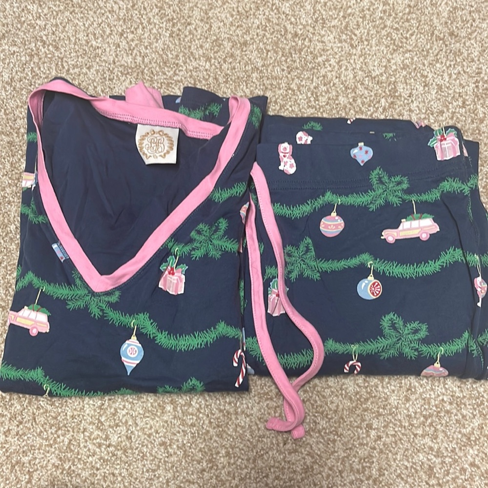 TBBC women’s size large Christmas night nights euc